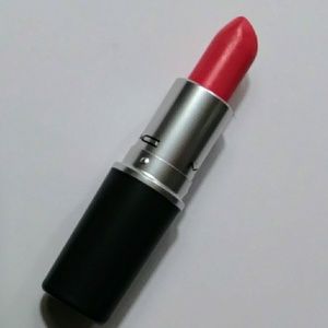 MAC VIE EN ROUGE MATTE LIPSTICK